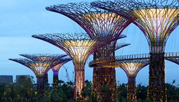 Супердървета правят ток в Сингапур 