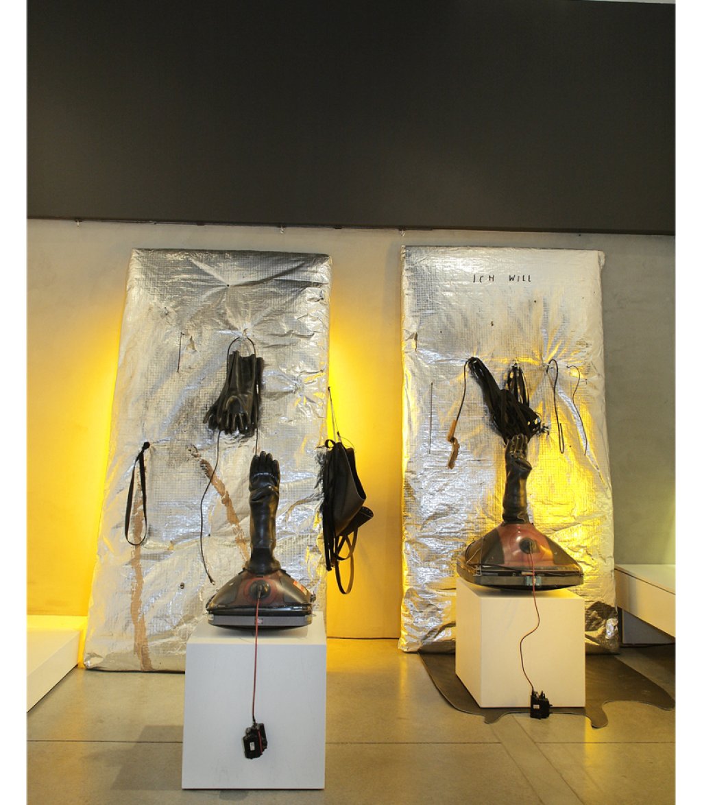 Long Live The King – installation/инсталация  – 2009