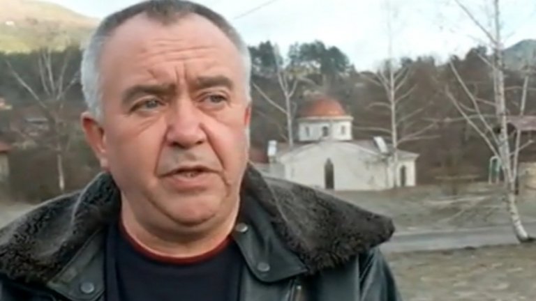 Кметът на Луково Румен Колев е посетил заедно с полицаите вилата в селото, за която се предполага, че е била обитавана от издирвания за убийствата в Нови Искър мъж.