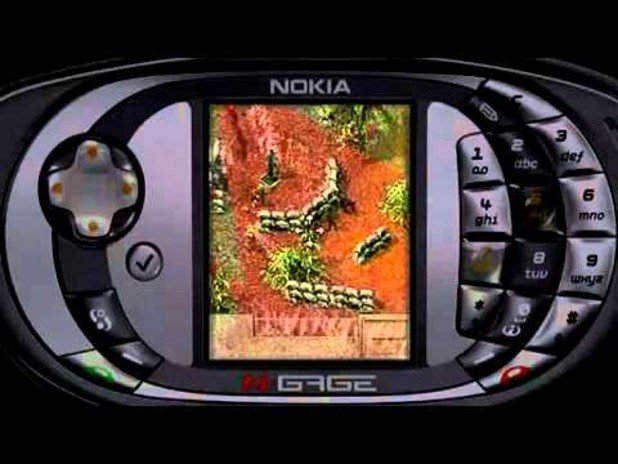 4. Pathway to Glory (N-Gage, 2004 г.) 

Финландското студио RedLynx днес е познато най-вече с атрактивната си рейсър поредица Trials, но преди повече от десетилетие то подкрепи своите сънародници от Nokia с една от най-добрите стратегически игри, която може да откриете на мобилно - а и не само - устройство. 

Играта предлага сингълплейър и мултиплейър кампания, при това както чрез Bluetooth връзка, така и през революционната за времето си онлайн платформа N-Gage Arena. Може би най-доброто доказателство за качествата на Pathway to Glory е фактът, че играта дори получи продължение още на следващата година - нещо без аналог в съвсем кратката история на N-Gage.
