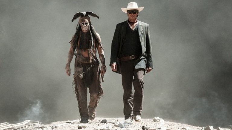 21. Самотният рейджър (The Lone Ranger) – 2013 г.
Загуби - $96.28 млн.
Как и защо на Disney хрумва да вдъхнат нов живот в наивния уестърн персонаж на Самотния рейджър, който е бил популярен преди половин век, остава тайна, но студиото налива $225 млн. в продукцията, която още преди да започне да се снима, се смята за прекалено скъпа и рискова. В ролята на Рейнджъра влиза Арми Хамър, а в неговия верен сподвижник индианеца Тонто се превъплъщава Джони Деп. Филмът е единодушно заклеймен, като ужасен от филмовата критика, което и предопределя съдбата му, макар и гледалите го (които не са много) да смятат, че всъщност приключенският уестърн не е чак толкова лош. Така или иначе, финансовите резултати са катастрофални за Disney.