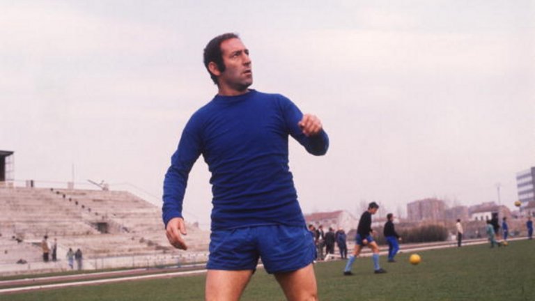 Най-титулуваният футболист: Пако Хенто (12 титли)
Франсиско Хенто е сред най-големите имена в историята на Реал и испанския футбол, след като 12 пъти печели Ла лига с екипа на "белите".