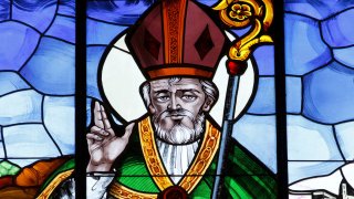 saint_valentine_stained_glass_1920x1080