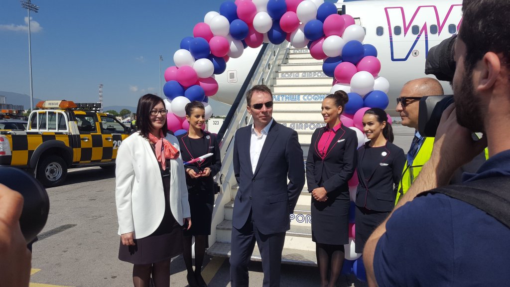 Главният изпълнителен директор на Wizz Air, Йозеф Варади, кацна днес на летище София с новия Airbus A321