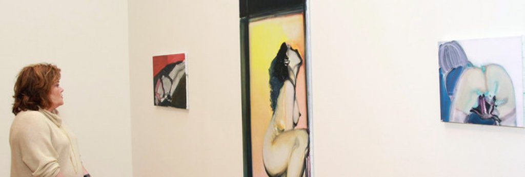 Марлен Дюмас

 Родена е в Южна Африка, но работи и живее в Холандия. Вълнуват я теми като секса, раждането и майчинството. Освен рисуването и прочутите й портрети – в началото на известни личности като Осама бин Ладен и Наоми Кембъл, във визитката й има още арт инсталанции.