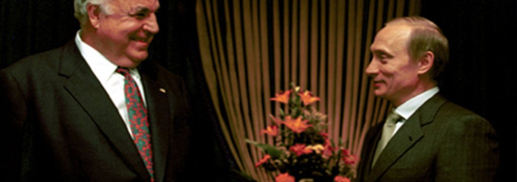 Vladimir_Putin_with_Helmut_Kohl-1