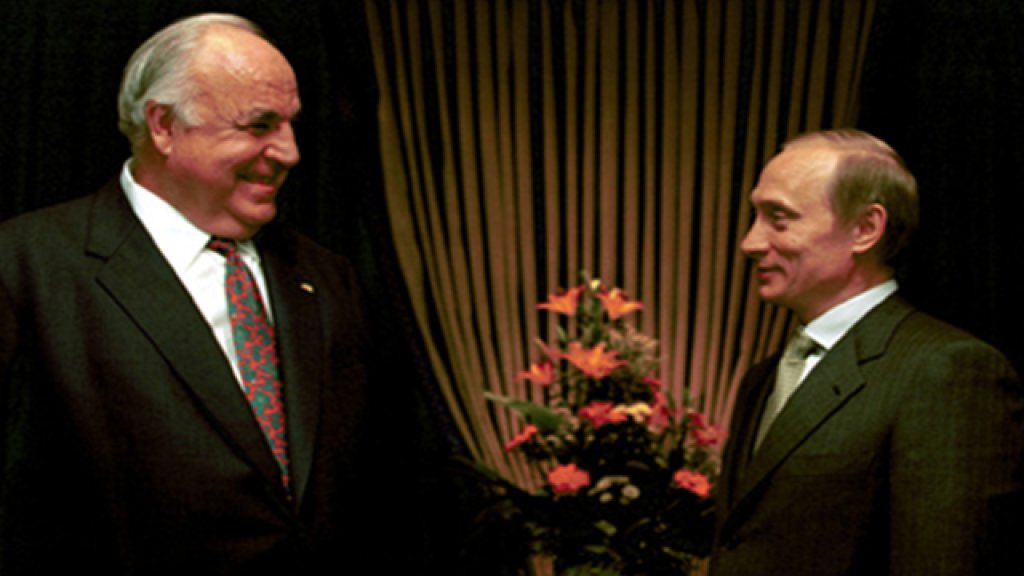Vladimir_Putin_with_Helmut_Kohl-1