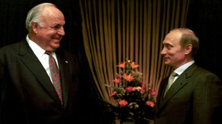 Vladimir_Putin_with_Helmut_Kohl-1