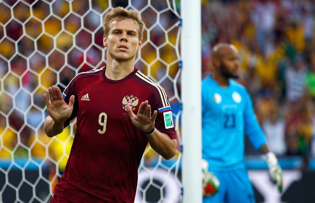 27-годишният Кокорин има 48 мача за националния тим на Русия, но пропусна Световното първенство тази година заради контузия. Играе за Зенит от 2016 г.