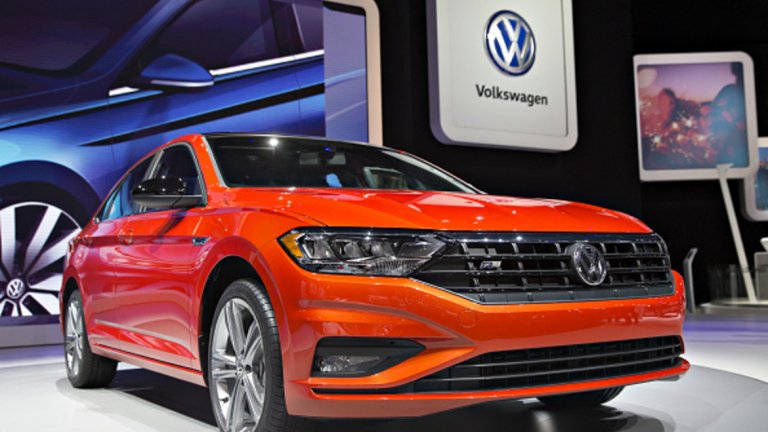 Volkswagen Jetta 
Един от най-познатите модели на Volkswagen се завръща със седмо поколение в Детройт. Новата Jetta ще бъде изградена върху платформата MQB на VW, която споделя с Golf и Arteon. Моделът идва с 1,4-литров бензинов турбо двигател с до 148 конски сили и 250 Nm въртящ момент, като ще може да се поръча с 8-степенна автоматична трансмисия.