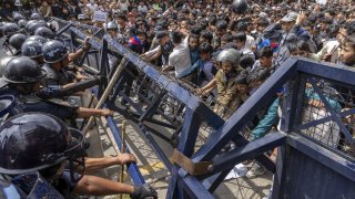 Спряха им Instagram, те свалиха правителството: Какво се случи в Непал