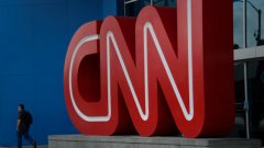 Повод за реакцията на CNN беше приетия наскоро закон за ограничаване на правото на собственост на чужденци в руските електронни, печатни медии и интернет-издания.
