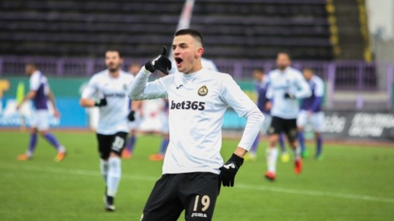 Калоян Кръстев вече е играч на Болоня