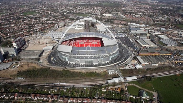 "Уембли" от 2007-а - малко преди официалното му откриване. През май Челси и Манчестър Юнайтед играха финал за ФА къп.