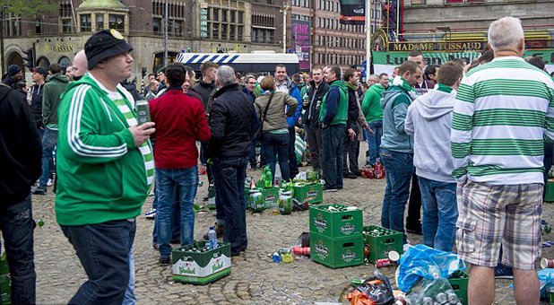 Феновете на Селтик изпиха тонове бира в Амстердам.