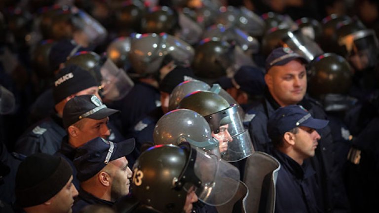 Праз, яйца и тоалетна хартия по парламента