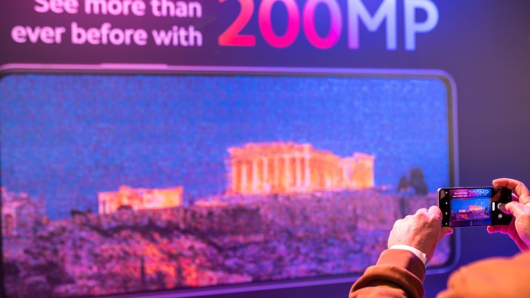 Да живееш цветно и смартфонът ти да го показва