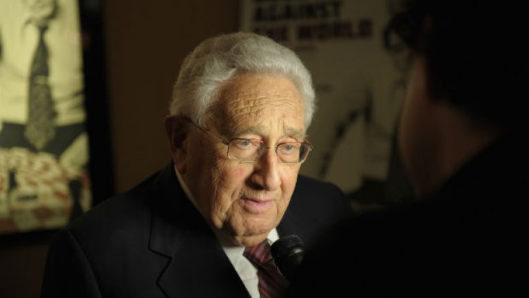 Кисинджър: Украйна трябва да е свободна да създава каквото и да е правителство, което не противоречи на изразената воля на народа й