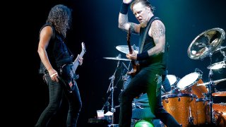 1024px-Metallica_London_2008-09-15_Kirk_and_James