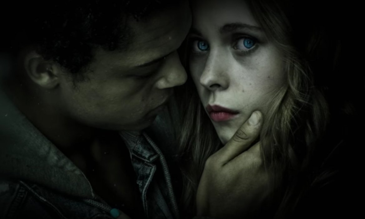 The Innocents  

Гай Пиърс влиза в една от главните роли в новия британски сериал, който ще се появи на 24 август в каталога на Netflix. Фантастичният трилър разказва за тийнейджърите Хари и Джун, надарени със свръхестествени сили, които бягат от репресивния живот в семействата си, за да бъдат заедно. Дори да не сте фенове на тийнейджърските любовни истории, The Innocents обещава да е един от сносните сериали на новия сезон. 
