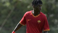 Историята на 18-годишния бежанец Ебрима Дарбо, който вече има професионален договор с Рома, а през уикенда седна на резервната скамейка по време на дербито с Милан