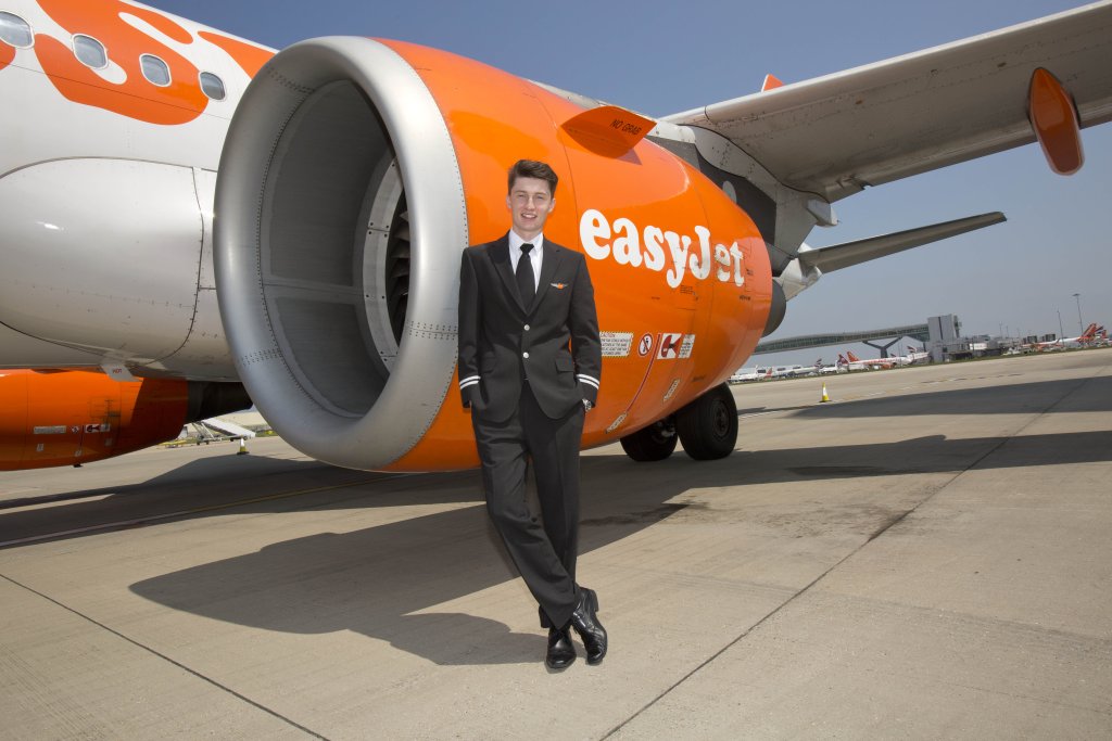 През април тази година easyJet обяви, че ще назначи повече от 450 нови пилоти