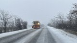 Полицаи на място регулират движението