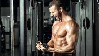 В офиса на Webcafe звучат жички, които карат човек да иска да изкриви железата във фитнеса.