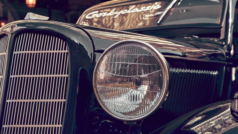 ГАЗ-М1, като буквата М идва от "Молотовец"