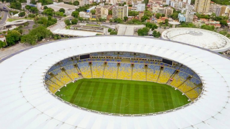 "Маракана", Рио де Жанейро
Стадионът е открит през 1950 г. за световното първенство, като на него се играе и финалът, в който Бразилия губи с 1:2 от Уругвай. Оттогава Маракана се използва от големите клубове в Рио де Жанейро – Ботафого, Фламенго, Флуминензе и Вашку да Гама. При създаването си е бил с внушителния капацитет от над 200 000 места – най-големият в света. На Бразилия - Уругвай на 16 юли 1950 г. се събират именно толкова. Сега капацитетът му е за едва около 80 хиляди, но това в никакъв случай не го прави по-малко задължителен за феновете на футбола.