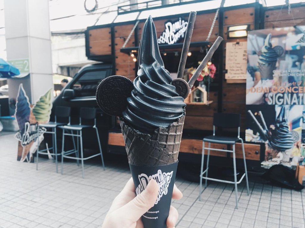 Малко въглен в сладоледа?