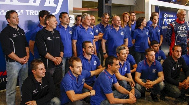 Част от техническия екип на Hyundai България, работил по създаването на i20 Coupe R1