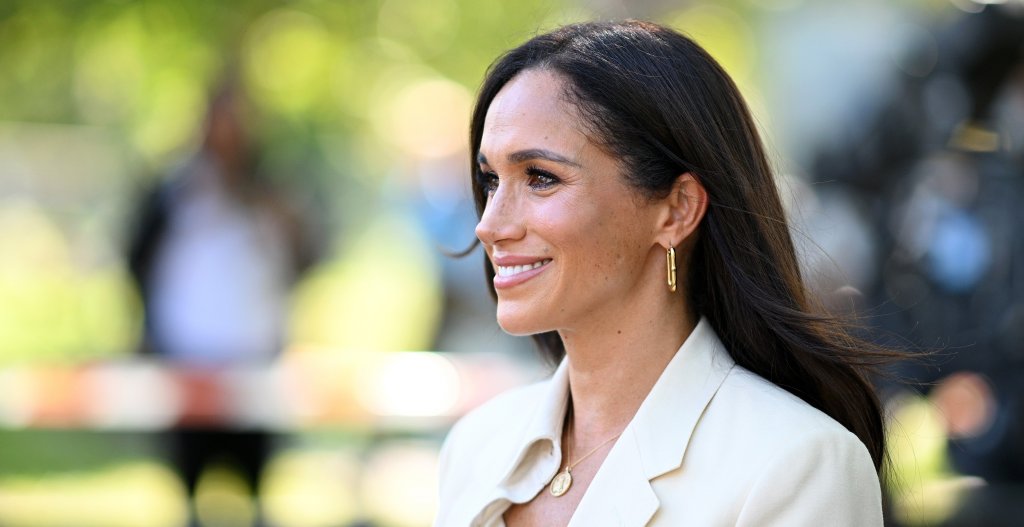 През 2016 г. е най-търсената актриса в Google
През лятото на 2016 г. Хари и Меган потвърдиха пред света, че са двойка, което изстреля популярността на звездата отвъд третото измерение. В края на 2016-а Маркъл стана най-търсената актриса в Google.