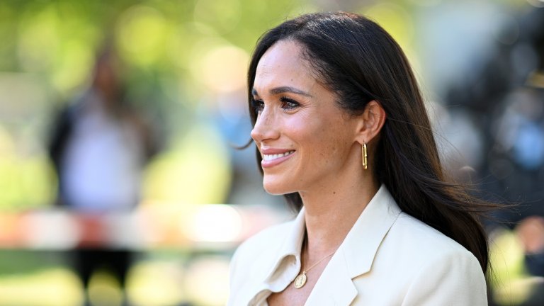 През 2016 г. е най-търсената актриса в Google
През лятото на 2016 г. Хари и Меган потвърдиха пред света, че са двойка, което изстреля популярността на звездата отвъд третото измерение. В края на 2016-а Маркъл стана най-търсената актриса в Google.