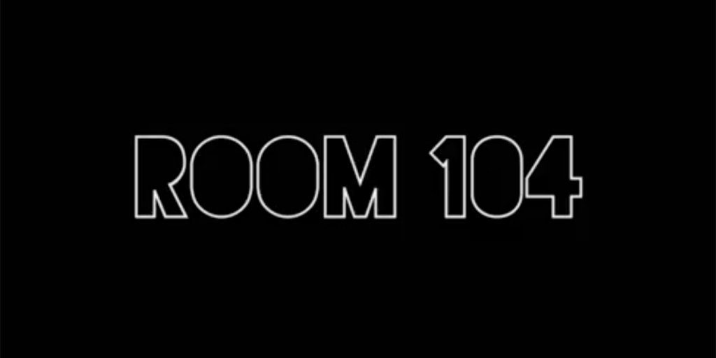 Room 104 
Марк и Джей Дуплас са братя продуценти, режисьори и актьори. От новия сезон на лято 2017 са и създатели на шоуто, което чакаме най-много. Room 104 или „Стая 104“ е сериал антология. Тук не просто всеки сезон няма връзка с предния, а това пр