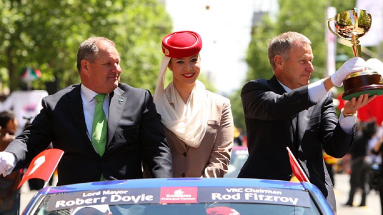 Кметът на Мелбърн Робърт Дойл (вляво) иска градът да напусне Формула 1 
