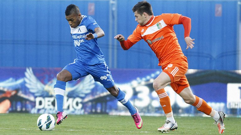 Родригес вкара два гола за победата на Левски срещу Локомотив (София) с 3:1