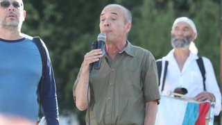 Това отрича твърдението на доц. Мангъров, че има починали имунизирани лица