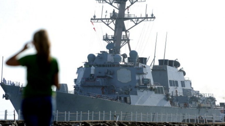 Разрушителят USS Ross е прихванат от руски Су-24