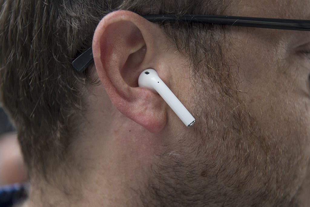 apple airpod слушалки на епъл