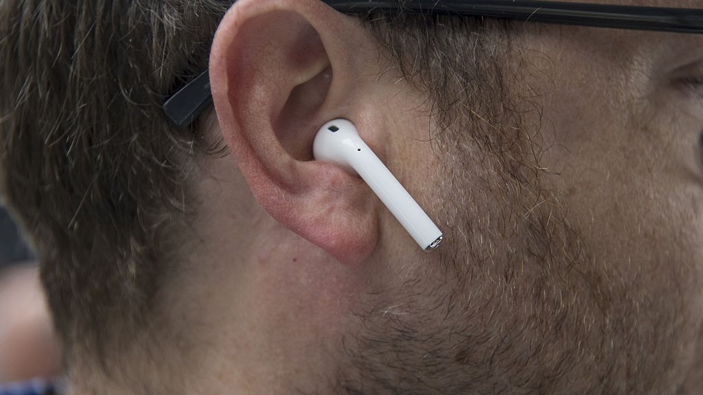 apple airpod слушалки на епъл