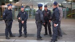 Цял ден белгийската столица остава блокирана от специалните служби, след като белгийското правителство обяви 4-та, най-висока степен на риск от терористична атака