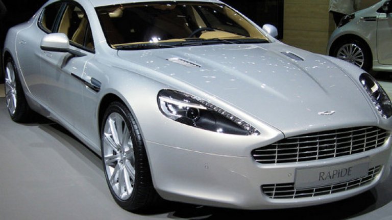 Aston-Martin Rapide
5.9 V12 двигател е само едно от страхотните неща в тази кола. Aston-Martin Rapide е с 470 к.с. и с вдъхновяващ интериор. Може да бъде ваша за 200 хил. долара.