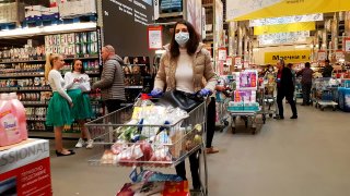 Осезаемо поскъпване има при храните и безалкохолните напитки