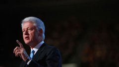 Бил Клинтън все още е един от най-харесваните политици в САЩ