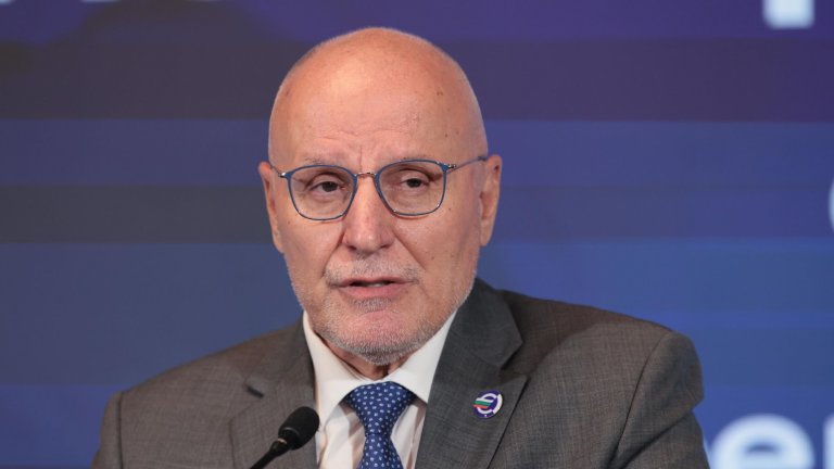 Според Димитър Радев членството в еврозоната не изисква възторг или патетика