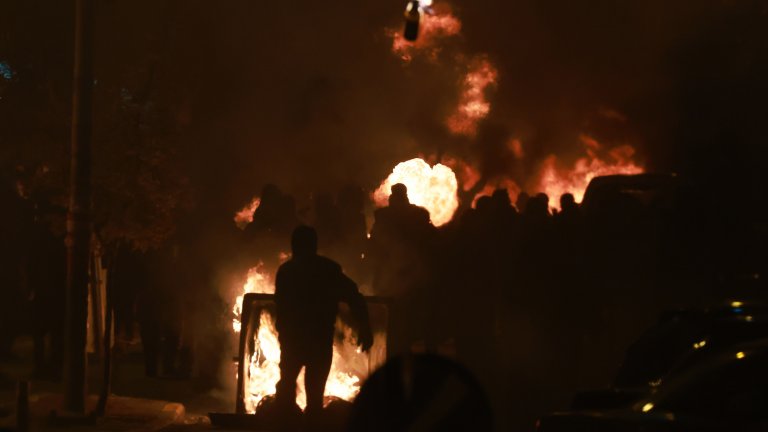 Тежки сблъсъци между протестиращи и полицаи в Атина и Солун