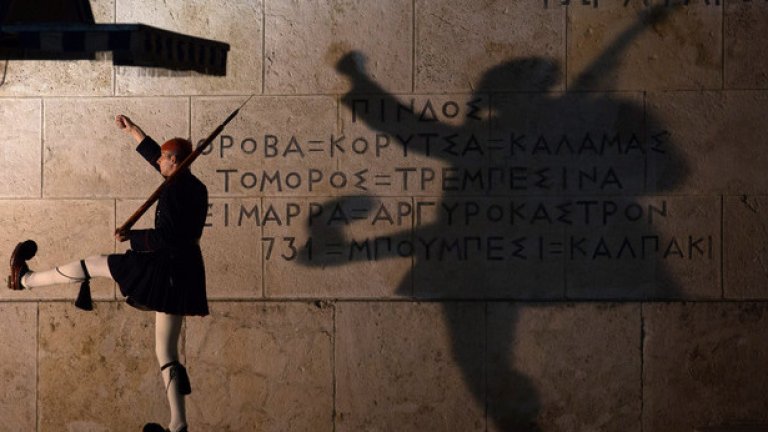 Три месеца след първия неуспешен опит, довел до предсрочните парламентарни избори, Гърция избра нов президент.