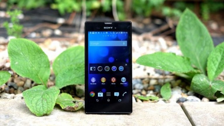 6. Sony Xperia T3
Xperia T3 не ни допада толкова, колкото Xperia M4 Aqua, но той си остава един добър малък телефон, който би допаднал на някои хора повече от М серията.
Ако не друго той пристига с още по-голям екран, както и с по-тънък корпус, което показва колко добре могат да се справят Sony с това.
Въпреки че техническите характеристики не са толкова добри, колкото при останалите модели, Sony Xperia T3 като цялостно представяне е сред едни от най-добрите предложения на пазара в момента.
Предимства:
+ Тънък дизайн
+ Удобен за ползване интерфейс
Недостатъци:
- Разочароваща резолюция
- Ограничена вътрешна памет