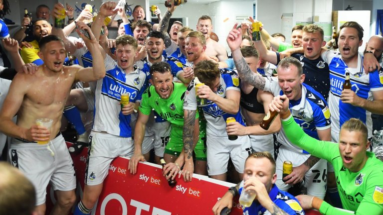 Епичен обрат в английския футбол: Разгром със 7 гола донесе мечтаната промоция (видео)